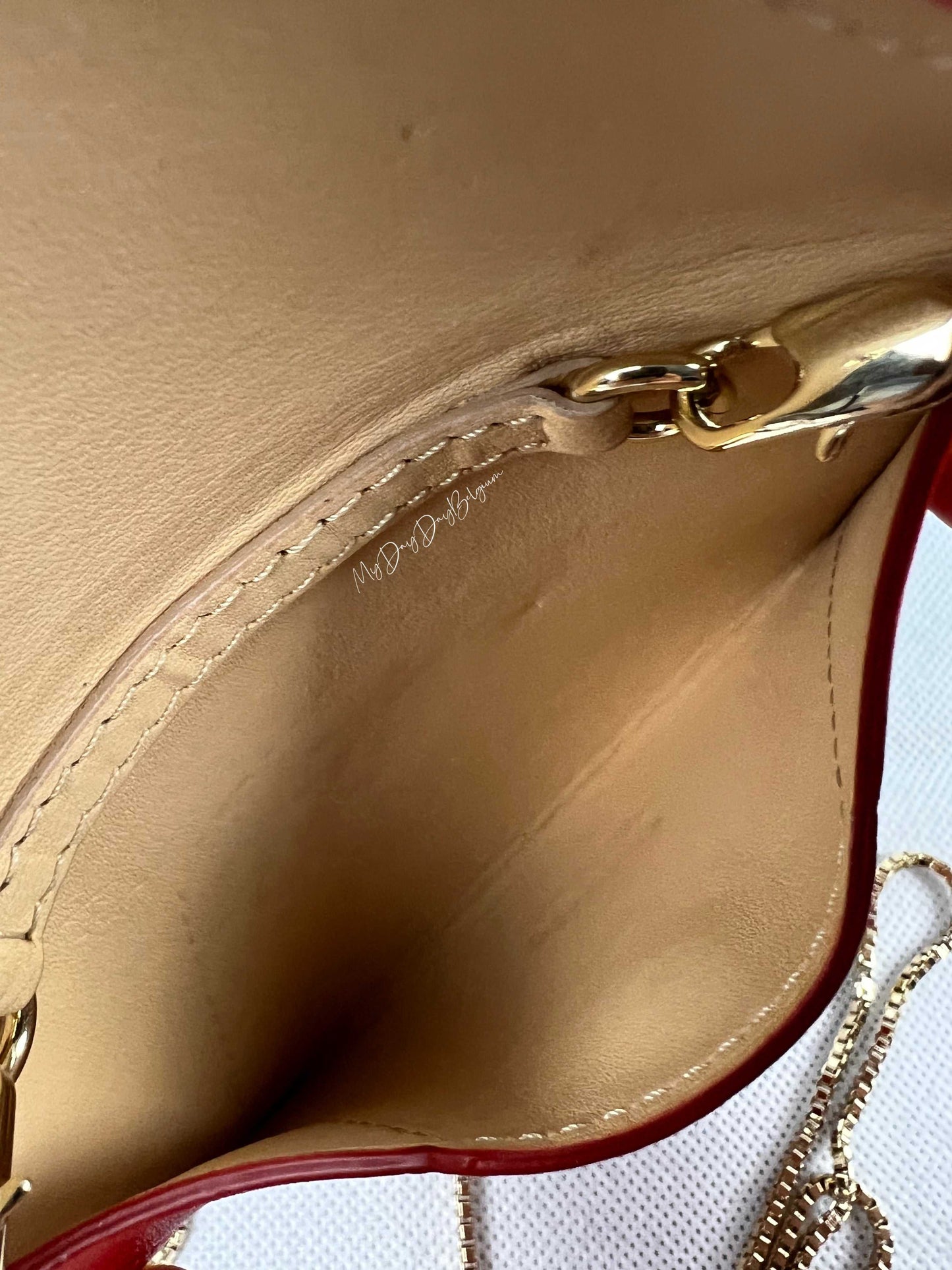 Delvaux wallet on chain kiss