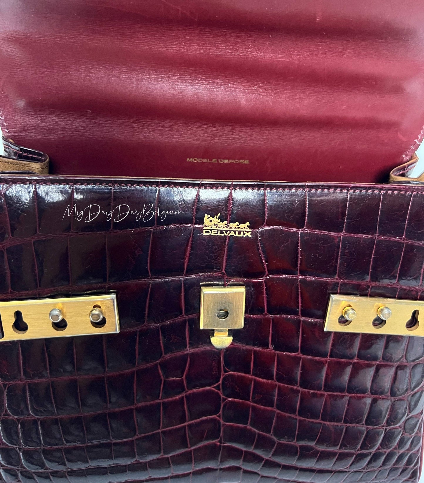 Delvaux Tempête PM 1970s red alligator porosus