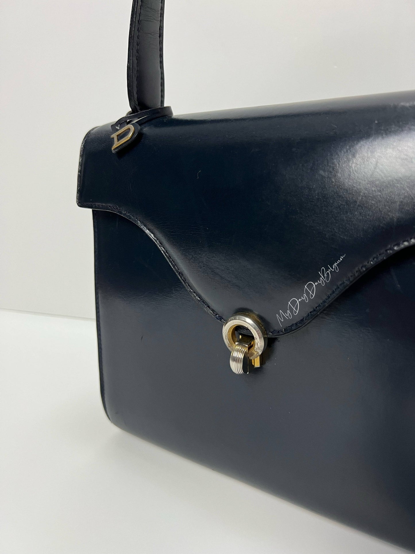Delvaux vintage 1969 in blue marine