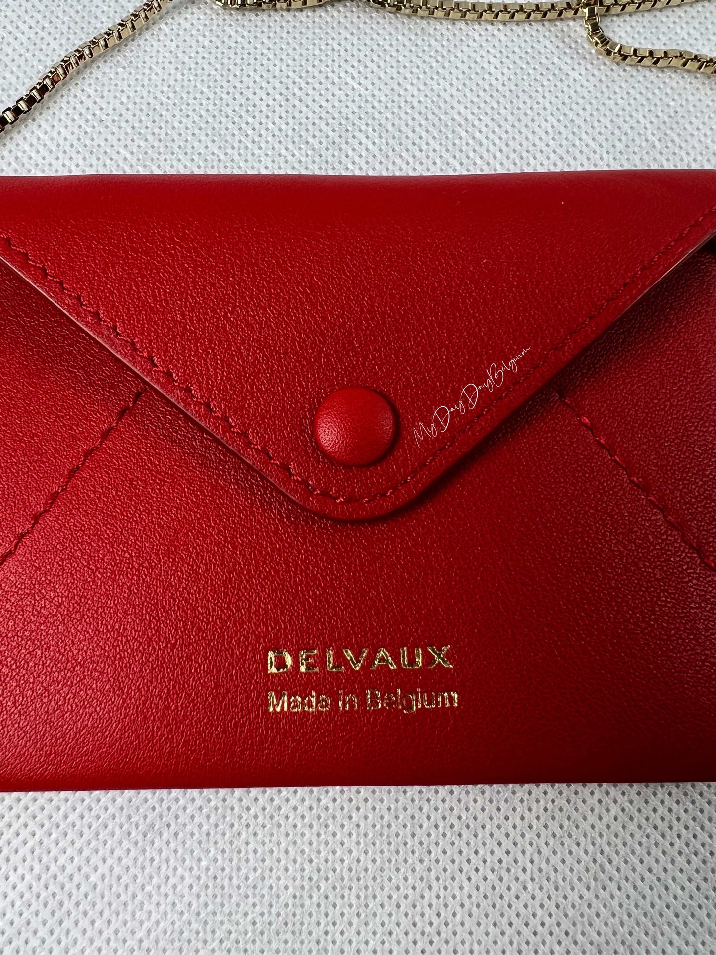 Delvaux wallet on chain kiss