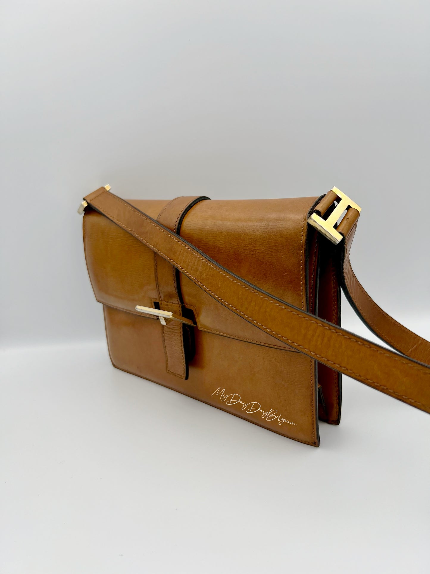Delvaux vintage crossbody camel colour 1969