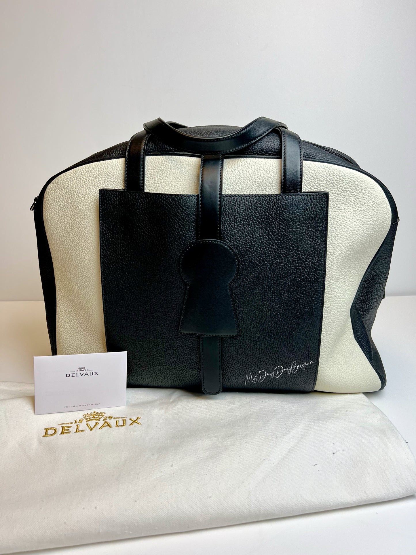 Delvaux Magritte D-Off Taurillon Soft ivory-noir