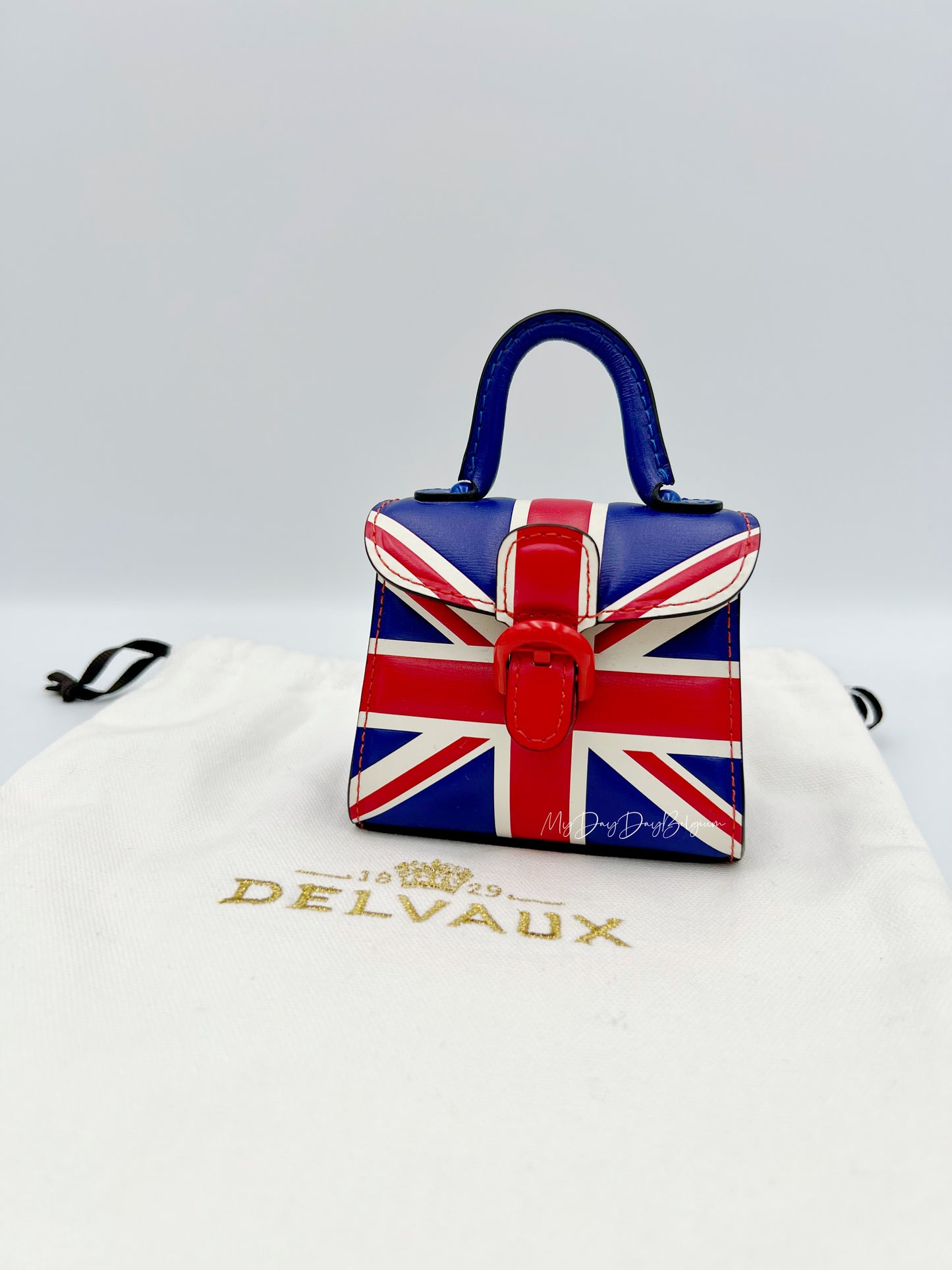 Delvaux miniature