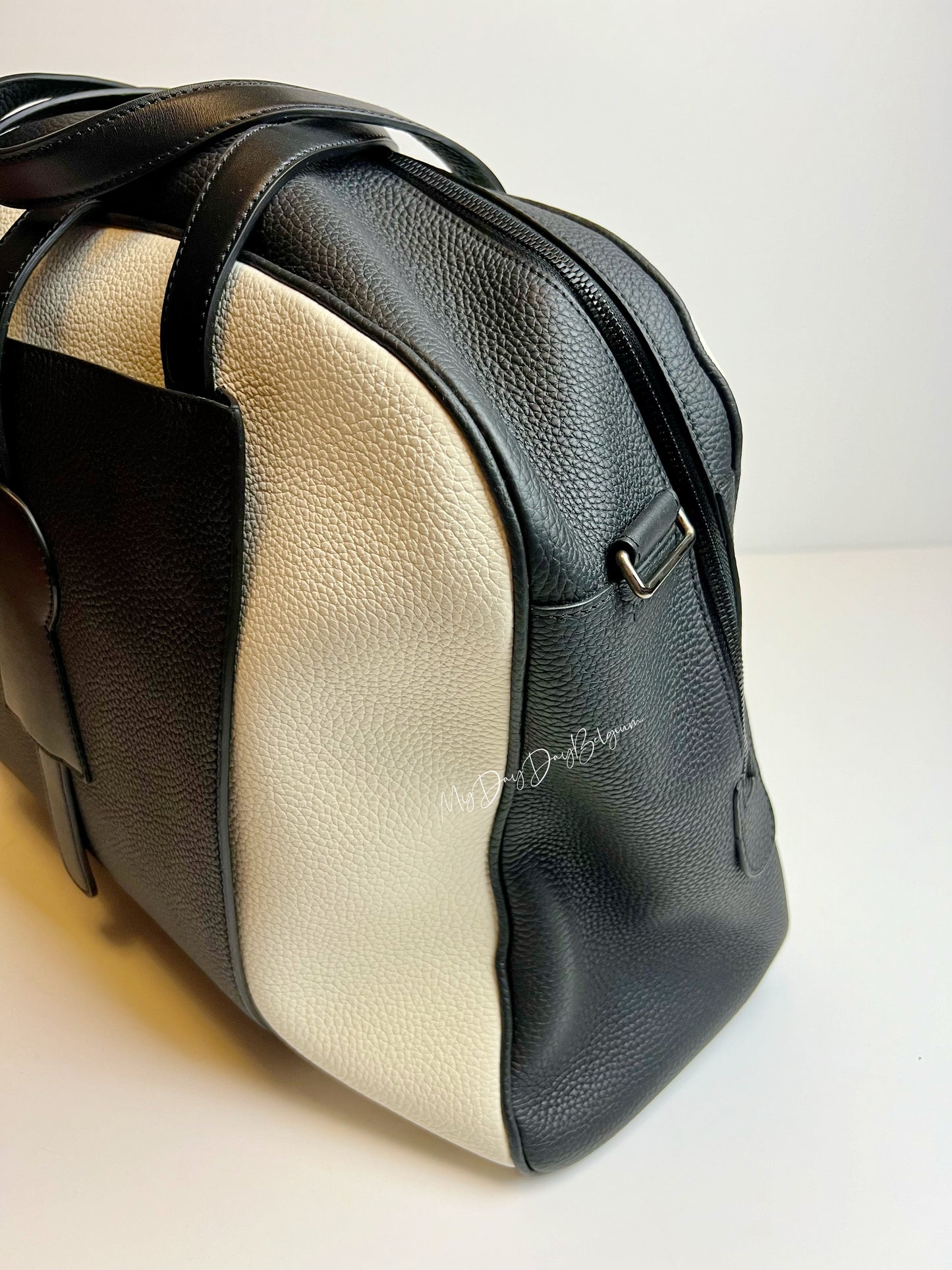 Delvaux Magritte D-Off Taurillon Soft ivory-noir