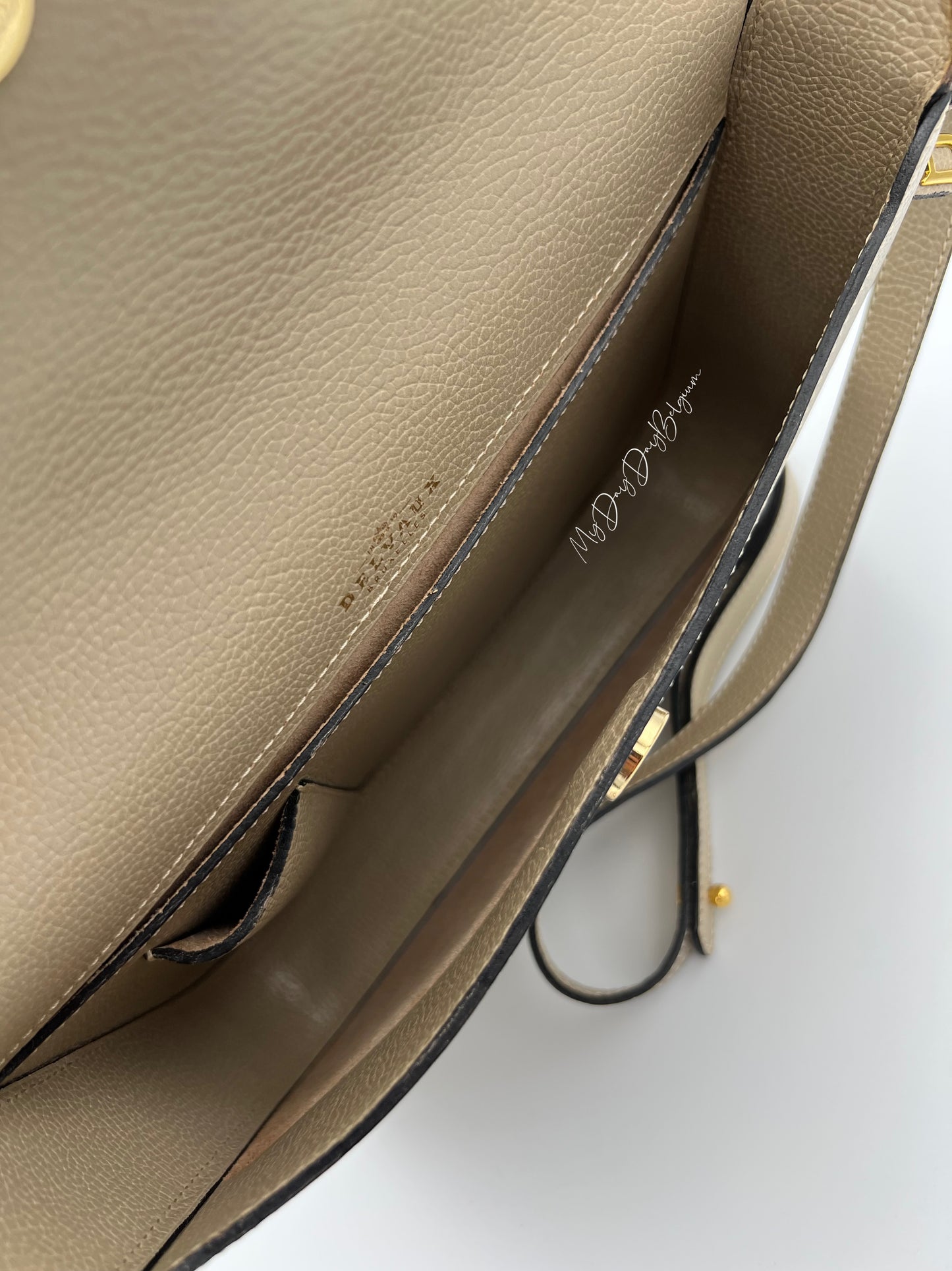 Delvaux vintage crossbody in jumping leather taupe colour 1980s
