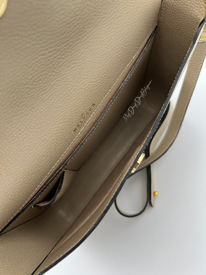 Delvaux vintage crossbody in jumping leather taupe colour 1980s