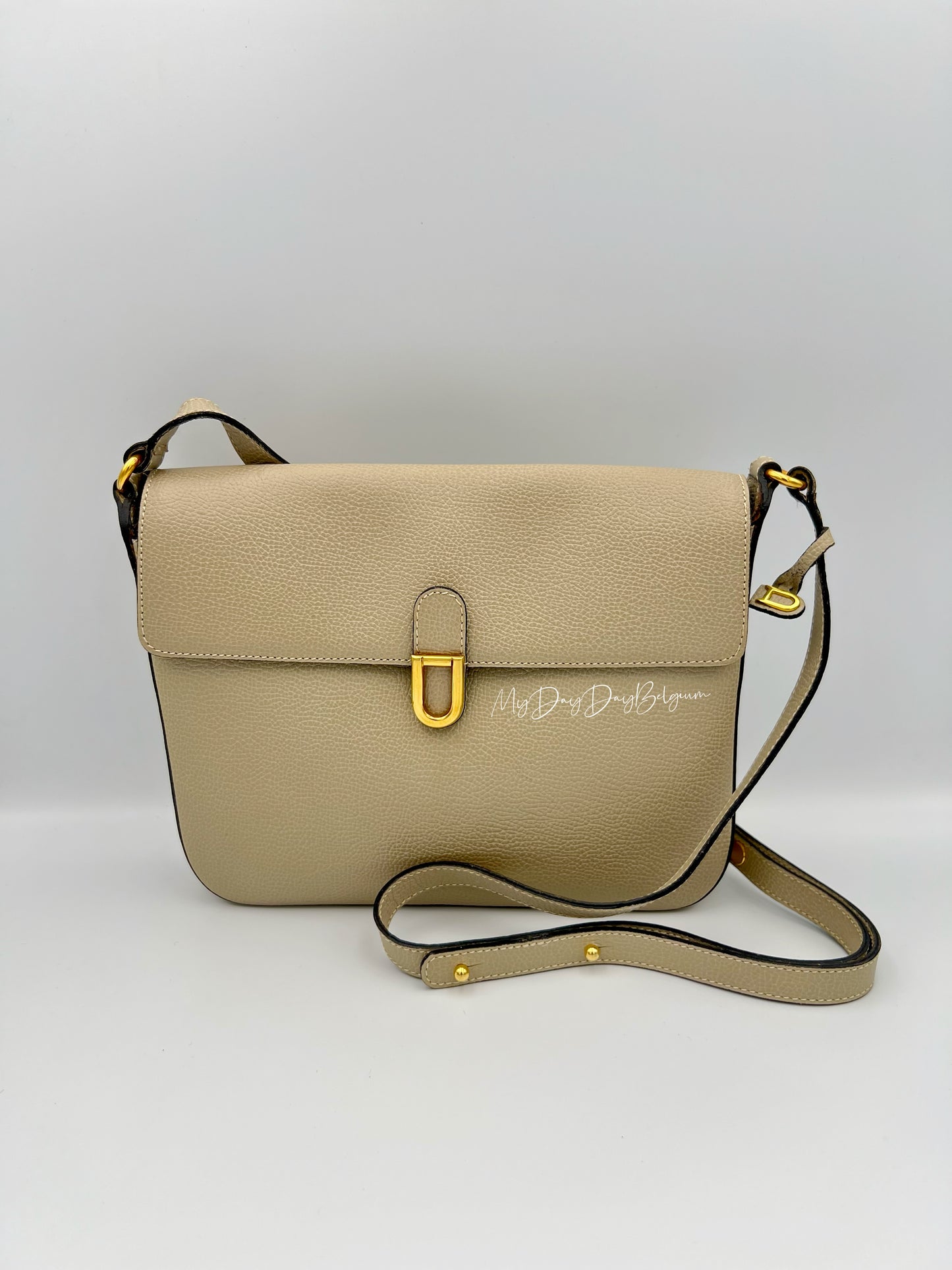Delvaux vintage crossbody in jumping leather taupe colour 1980s