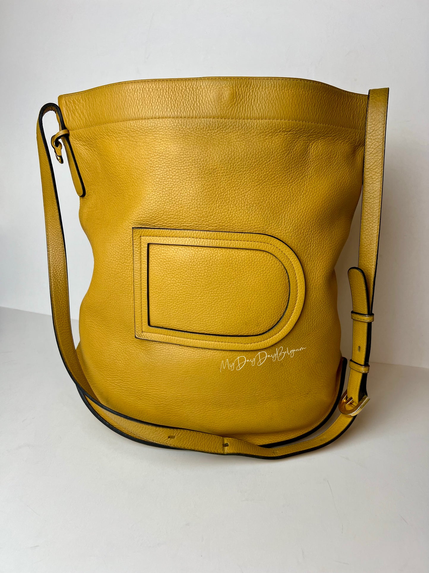 Delvaux Pin moutarde 1972