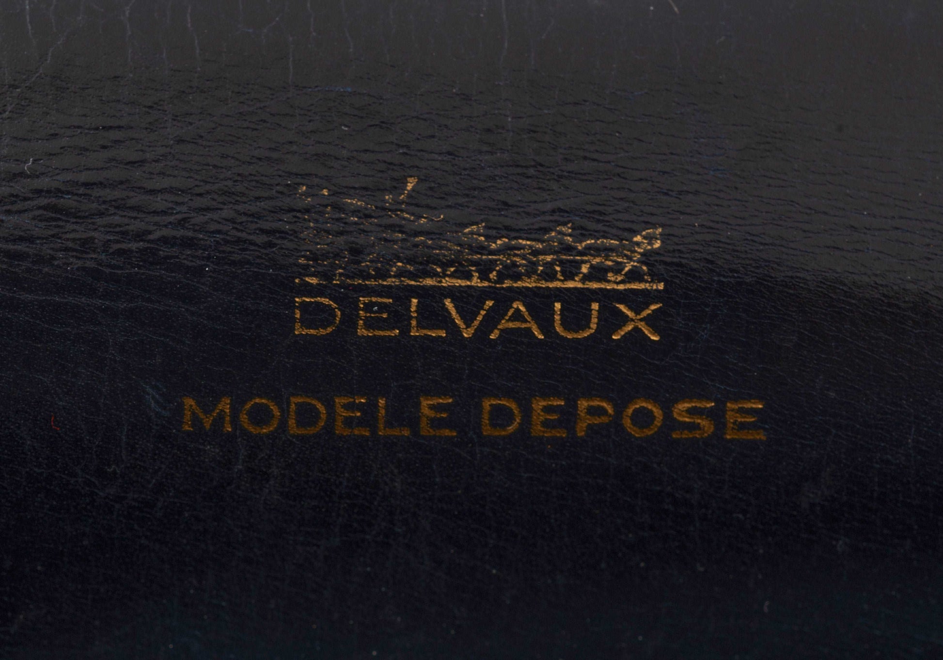 SOLD)DELVAUX-Tempete-MM-黑色-牛皮-灰銀扣-Blac